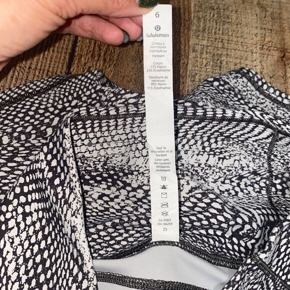 Lululemon In Movement Short *Everlux 2.5"
Swerve Vapor Metal Grey - Picture 8 of 14